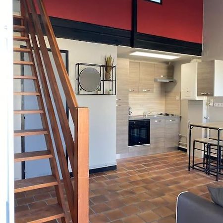 Studio Duplex Meuble Avec Place De Parking Surgeres Exterior photo