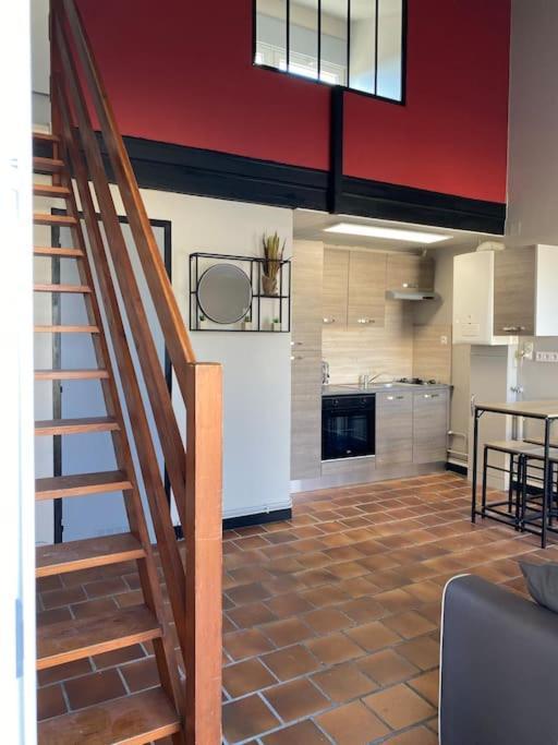 Studio Duplex Meuble Avec Place De Parking Surgeres Exterior photo
