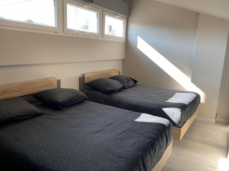 Studio Duplex Meuble Avec Place De Parking Surgeres Exterior photo